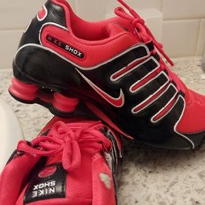 Women's hot pink nike shox
